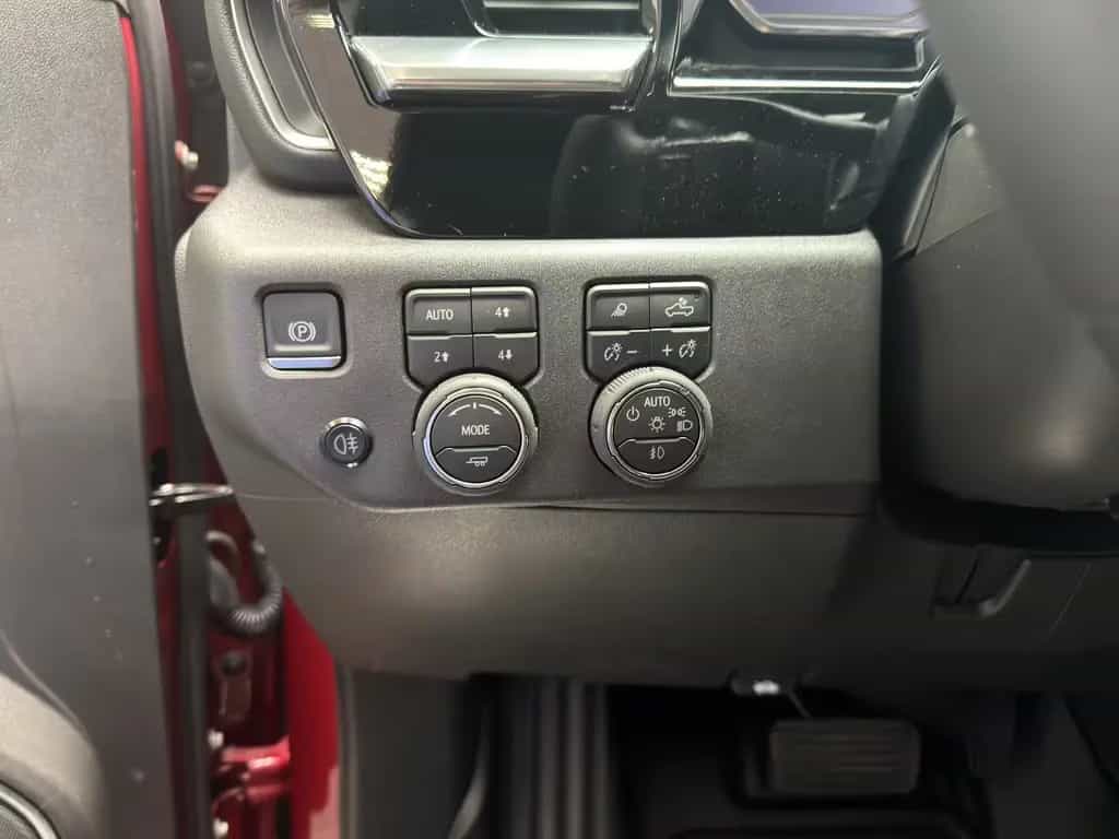 Chevrolet Silverado Trail Boss 4WD V8 2025 Z71 2LT LEDER S null-photo-20