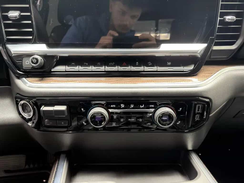 Chevrolet Silverado Trail Boss 4WD V8 2025 Z71 2LT LEDER S null-photo-22