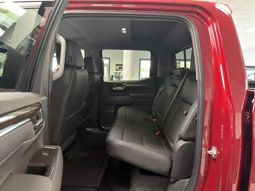 Chevrolet Silverado Trail Boss 4WD V8 2025 Z71 2LT LEDER S null-photo-30