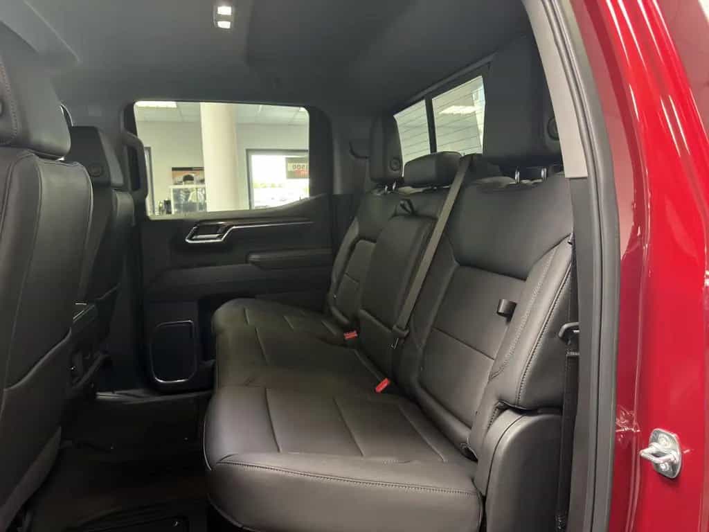 Chevrolet Silverado Trail Boss 4WD V8 2025 Z71 2LT LEDER S null-photo-31