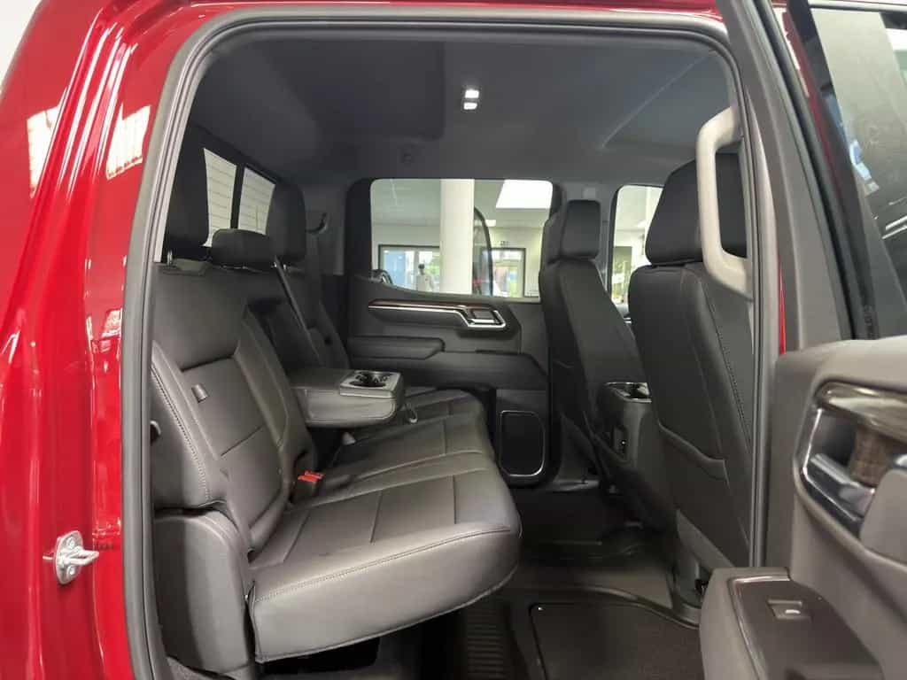 Chevrolet Silverado Trail Boss 4WD V8 2025 Z71 2LT LEDER S null-photo-32
