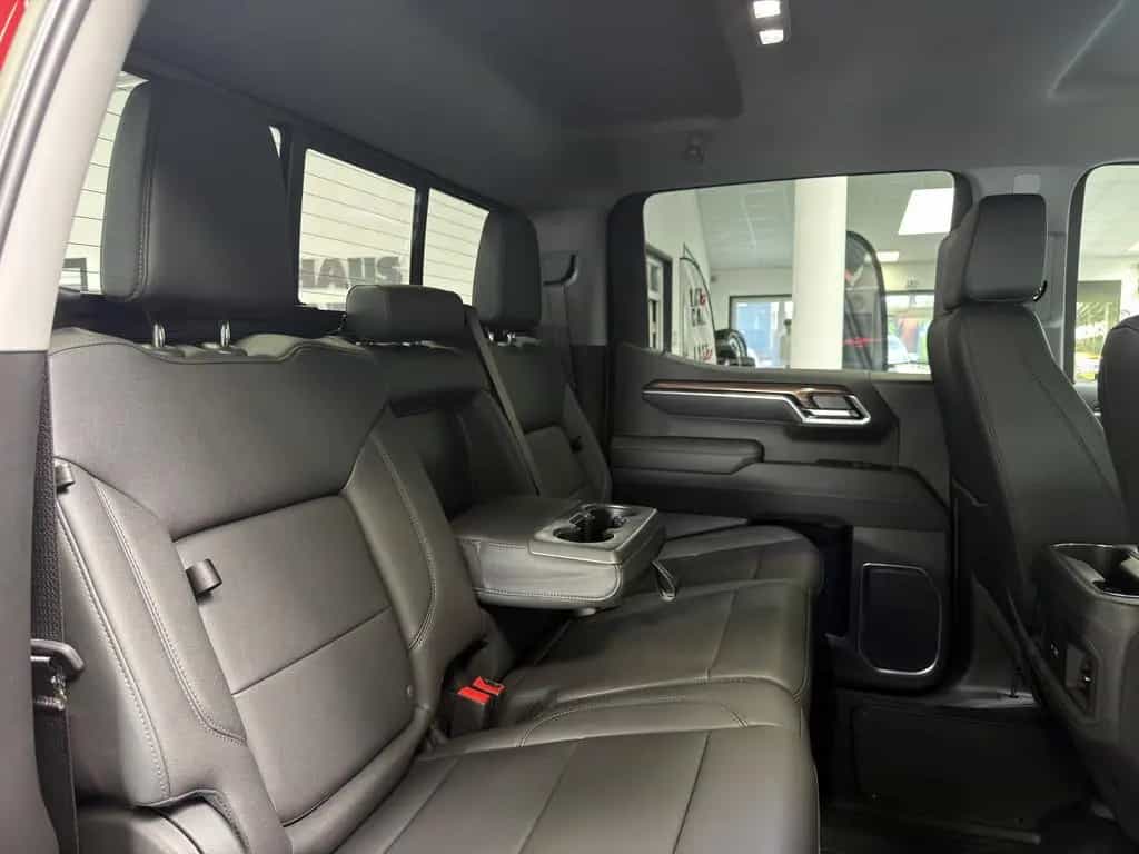 Chevrolet Silverado Trail Boss 4WD V8 2025 Z71 2LT LEDER S null-photo-33
