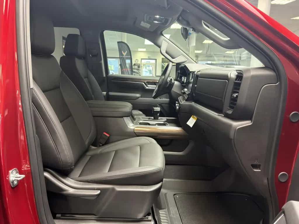 Chevrolet Silverado Trail Boss 4WD V8 2025 Z71 2LT LEDER S null-photo-34