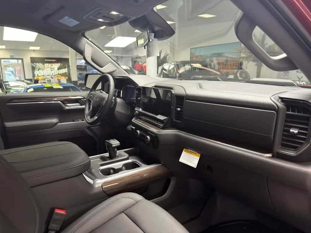 Chevrolet Silverado Trail Boss 4WD V8 2025 Z71 2LT LEDER S null-photo-36