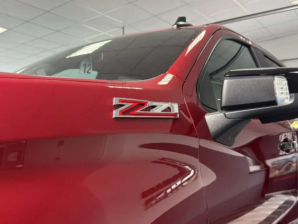 Chevrolet Silverado Trail Boss 4WD V8 2025 Z71 2LT LEDER S null-photo-4