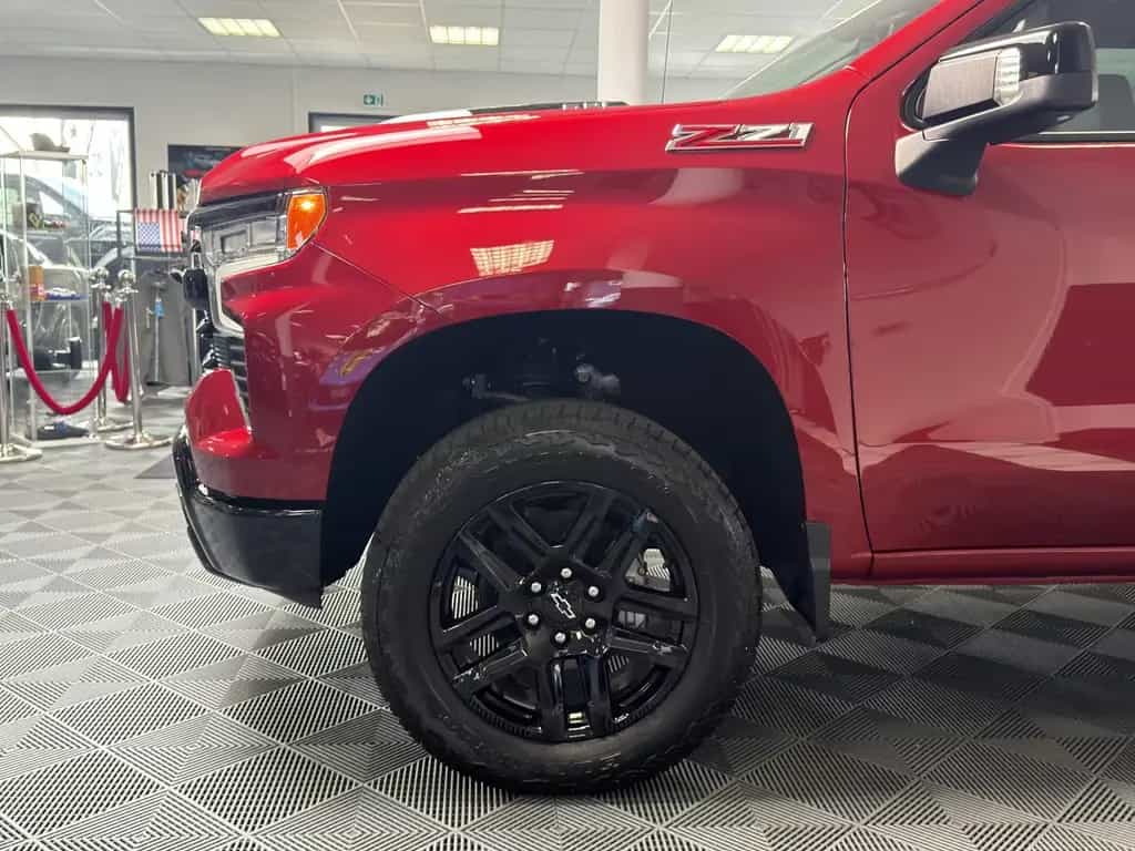 Chevrolet Silverado Trail Boss 4WD V8 2025 Z71 2LT LEDER S null-photo-5