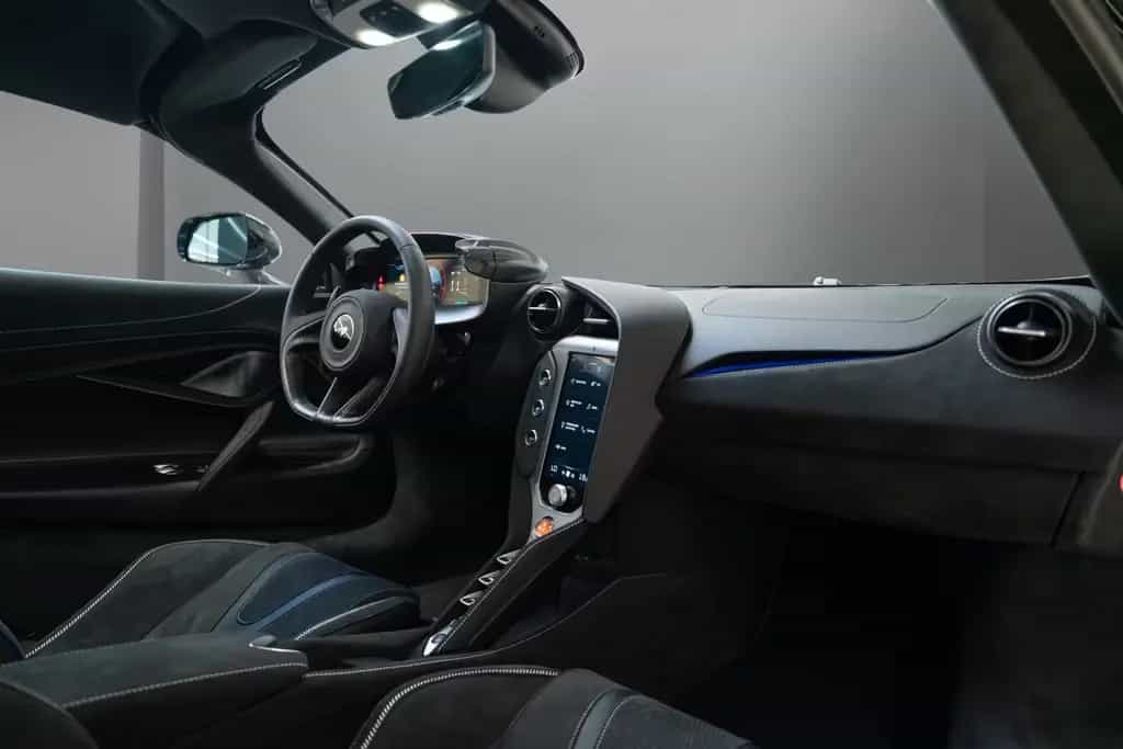 McLaren 750S MSO Paint I Black Pack I B&W null-photo-15