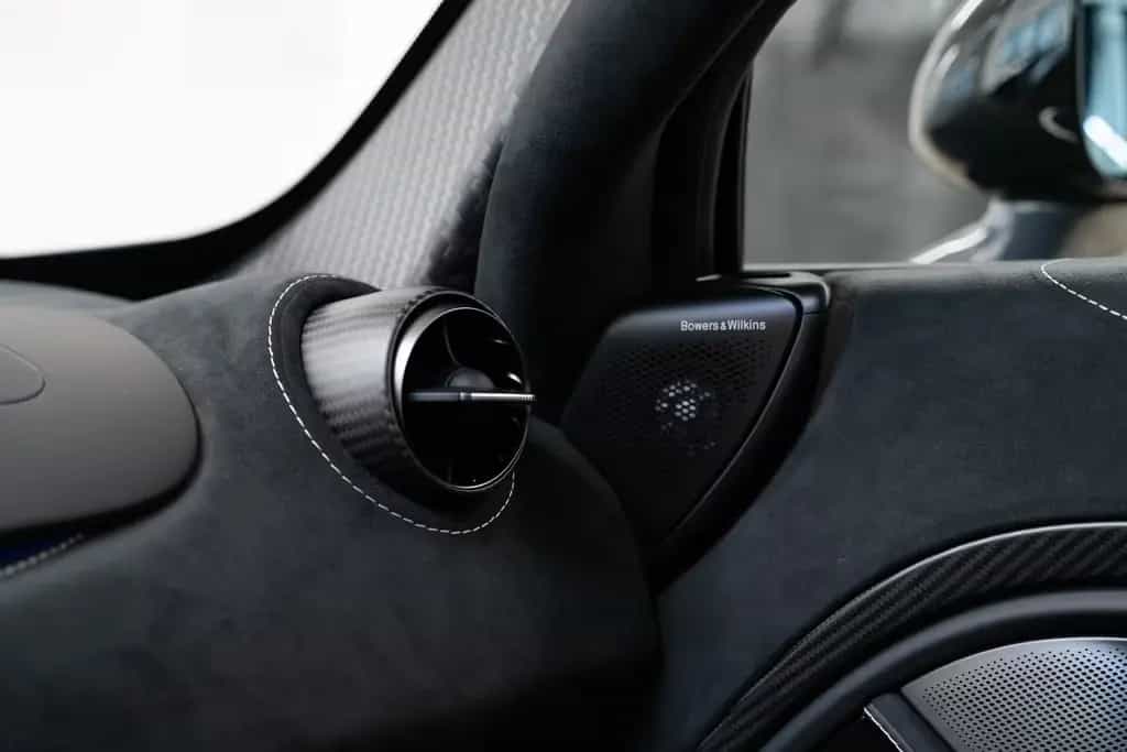 McLaren 750S MSO Paint I Black Pack I B&W null-photo-19
