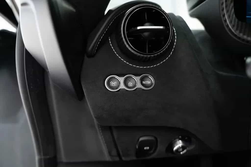 McLaren 750S MSO Paint I Black Pack I B&W null-photo-20