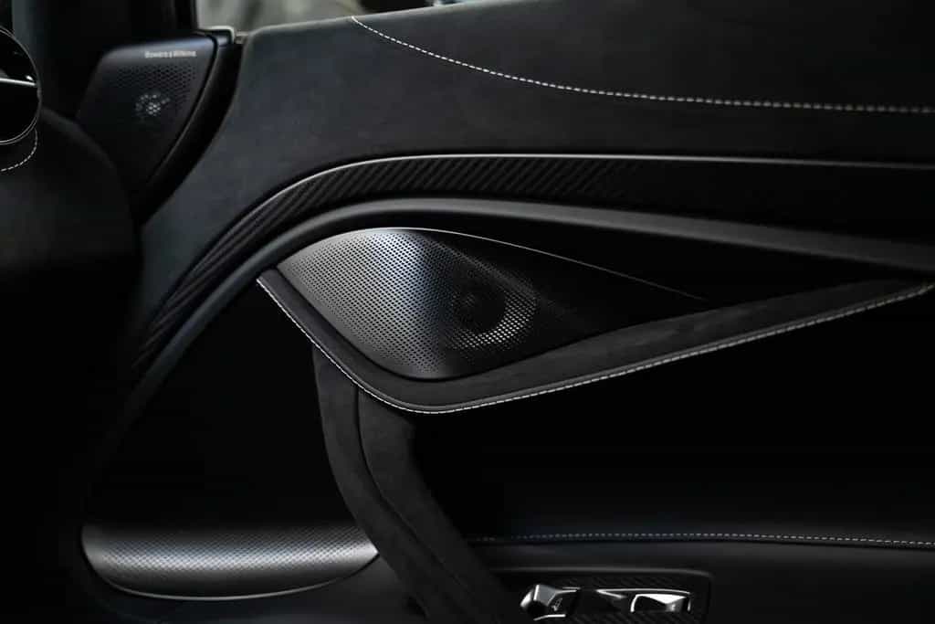 McLaren 750S MSO Paint I Black Pack I B&W null-photo-21
