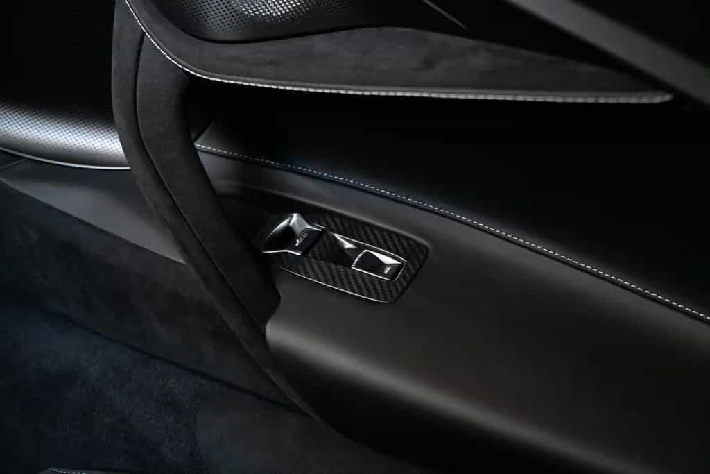 McLaren 750S MSO Paint I Black Pack I B&W null-photo-22