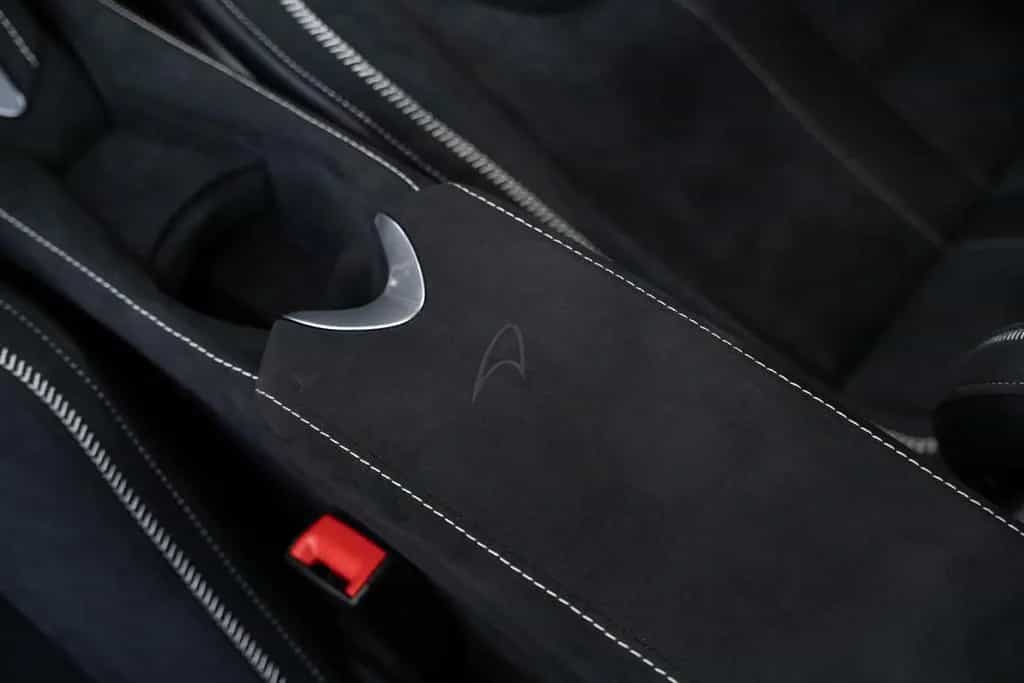 McLaren 750S MSO Paint I Black Pack I B&W null-photo-23