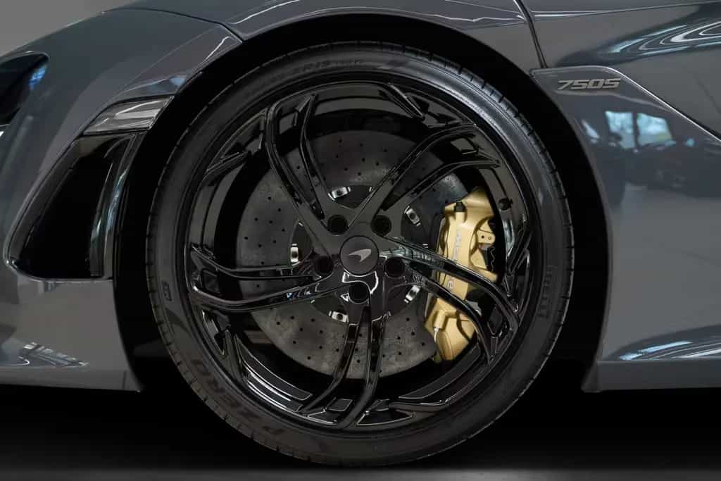 McLaren 750S MSO Paint I Black Pack I B&W null-photo-7