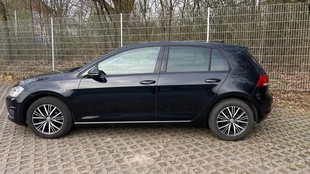 Volkswagen Golf 7 1.2 TSI ALLSTAR TÜV NEU Anhängerkupplung 01/2017-photo-3