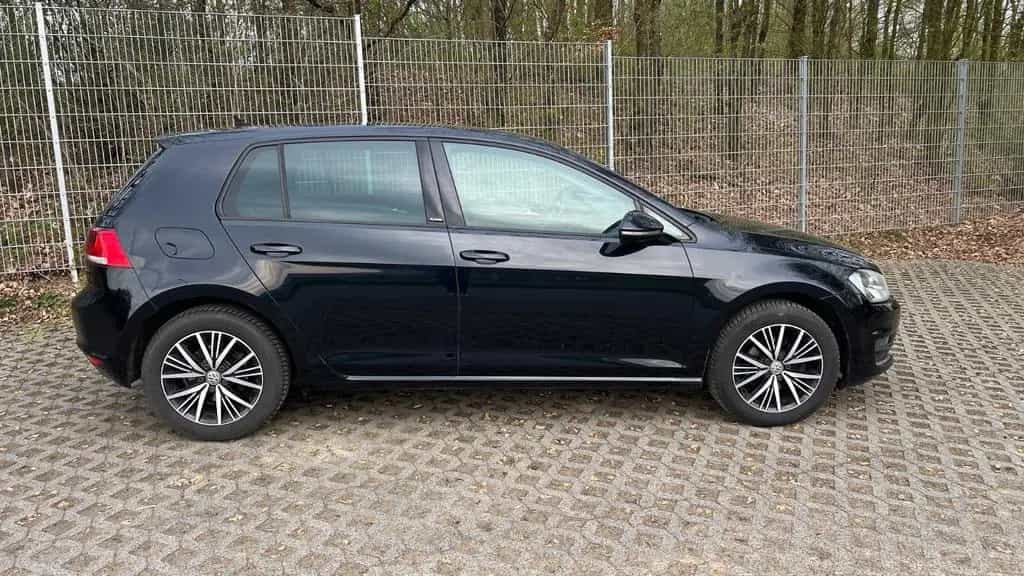 Volkswagen Golf 7 1.2 TSI ALLSTAR TÜV NEU Anhängerkupplung 01/2017-photo-4