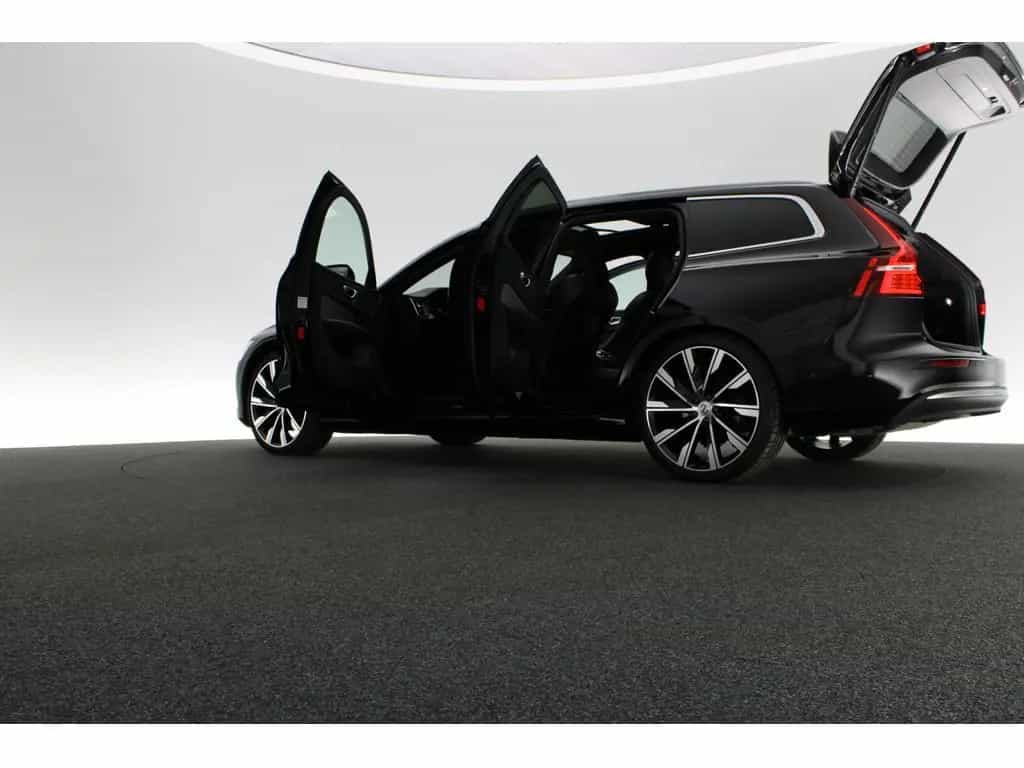 Volvo V60 B4 Ultimate Bright 10/2022-photo-17