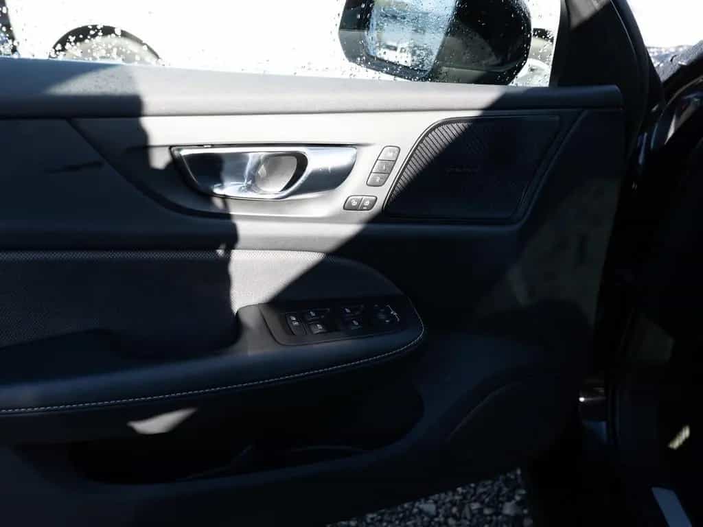 Volvo V60 B4 Ultimate Bright 10/2022-photo-36