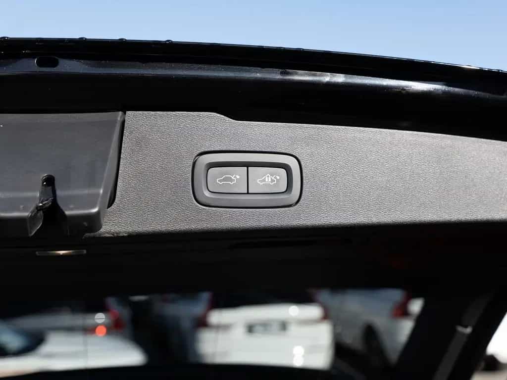 Volvo V60 B4 Ultimate Bright 10/2022-photo-41