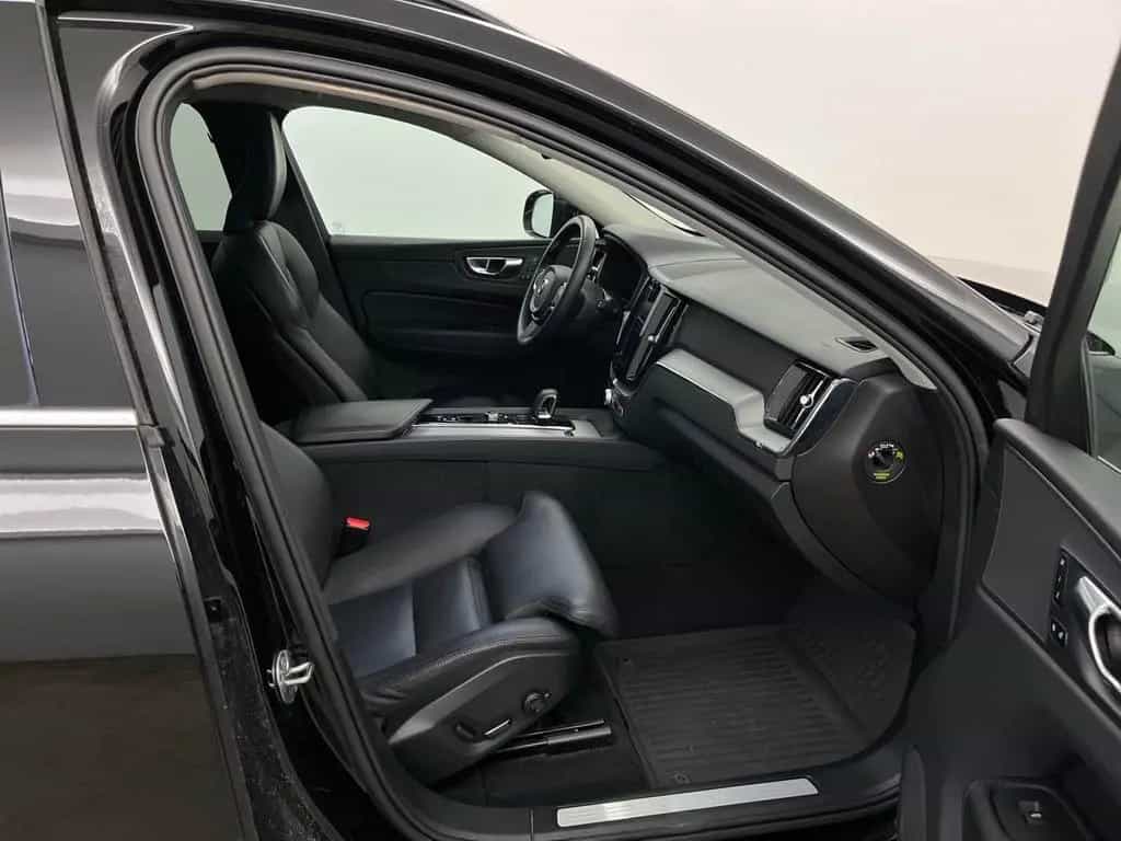 Volvo XC60 Core ALLRAD AHK*VollLed*VollLeder*4xSHZ*Win 12/2022-photo-6