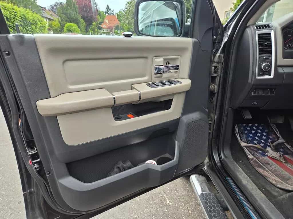 Dodge RAM 5,7 Hemi SLT 12/2011-photo-9