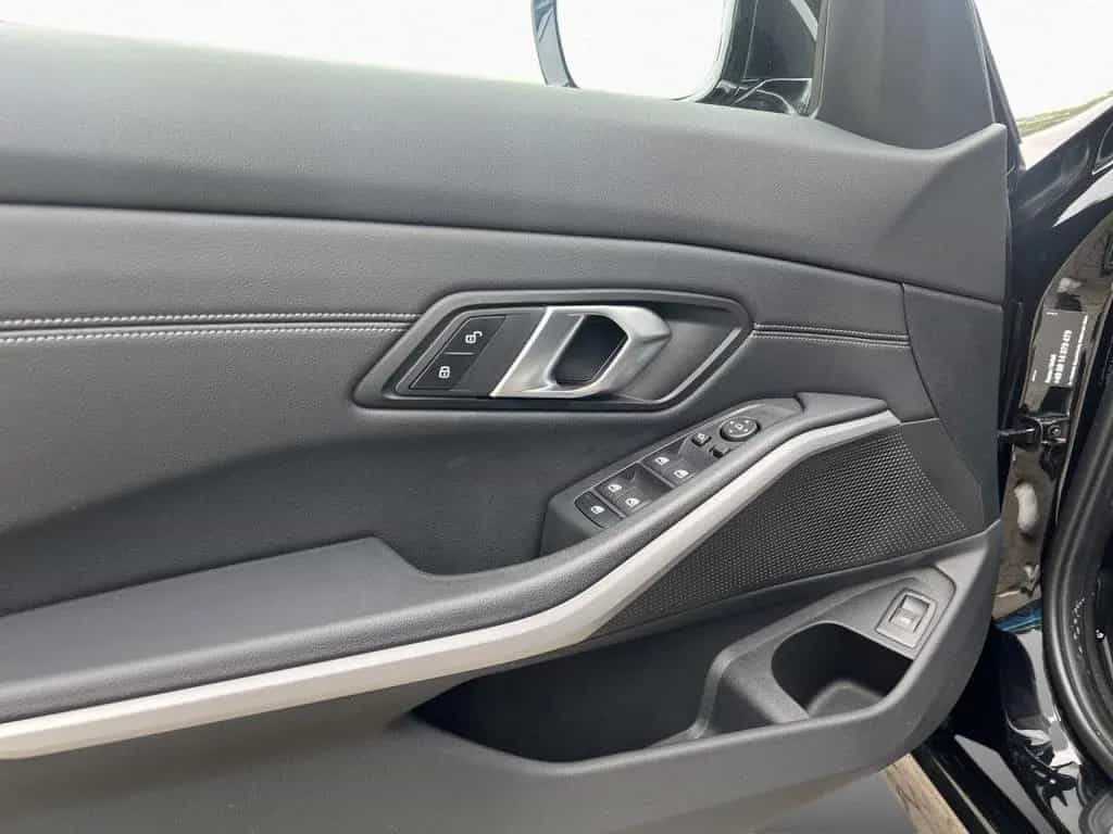 BMW 320 d Touring xDrive Aut. St&Go SpoSi Kamera 03/2023-photo-17