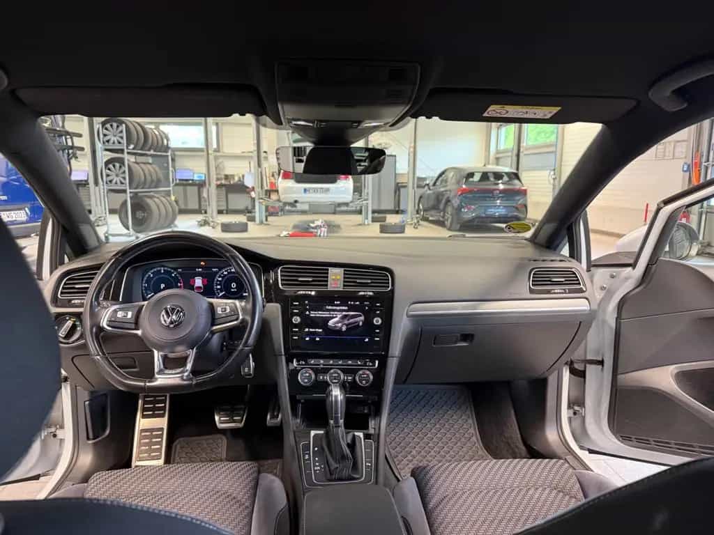 Volkswagen Golf 2.0 TDI DSG Variant R-Line Paket innen auße 06/2017-photo-8