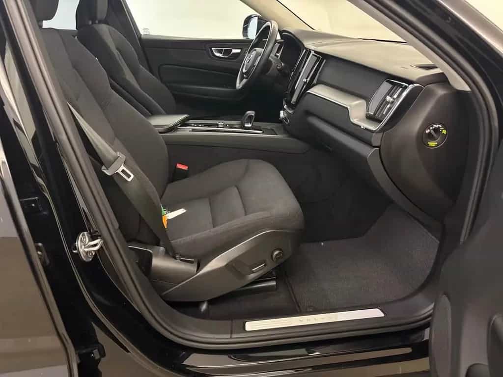 Volvo XC60 Momentum ALLRAD 21*Sdach*STHZG*AHK*LED* 04/2022-photo-7