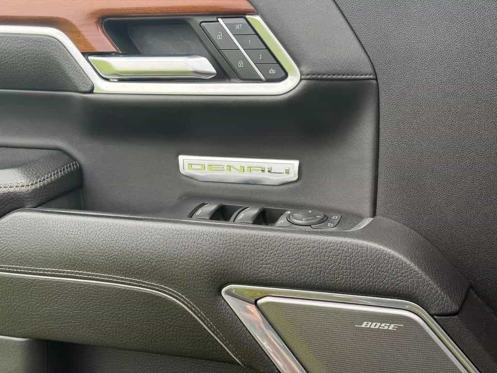 GMC Sierra DENALI 11/2022-photo-12