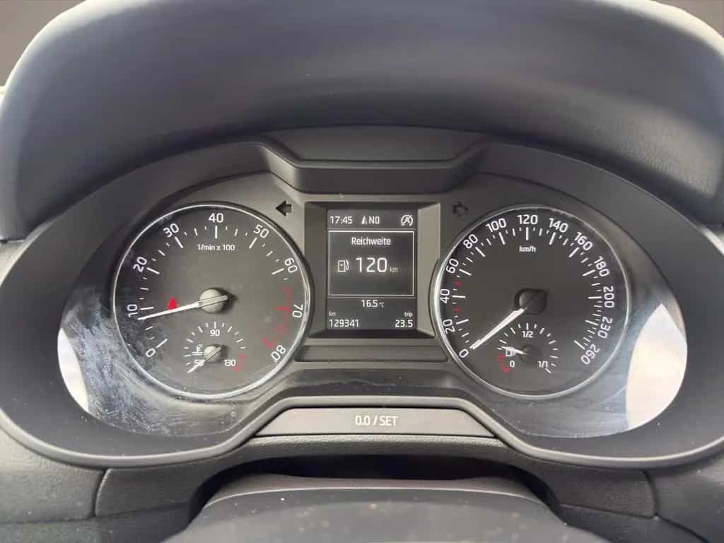 Skoda Octavia Combi Joy 04/2016-photo-6