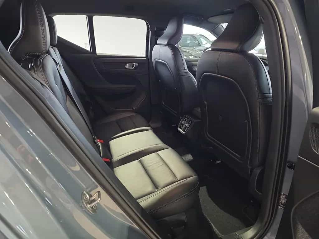 Volvo XC40 B4 R-Design ACC 360° Leder 19Zoll WinterPkt 03/2022-photo-12