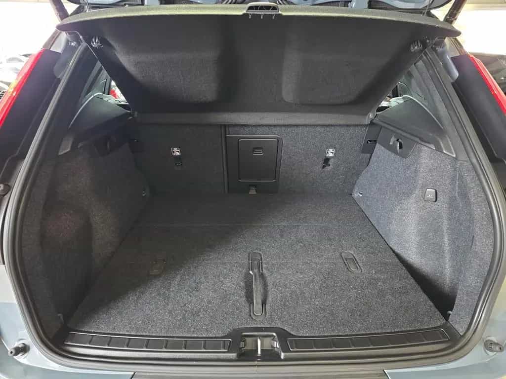 Volvo XC40 B4 R-Design ACC 360° Leder 19Zoll WinterPkt 03/2022-photo-13