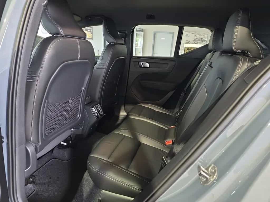 Volvo XC40 B4 R-Design ACC 360° Leder 19Zoll WinterPkt 03/2022-photo-15