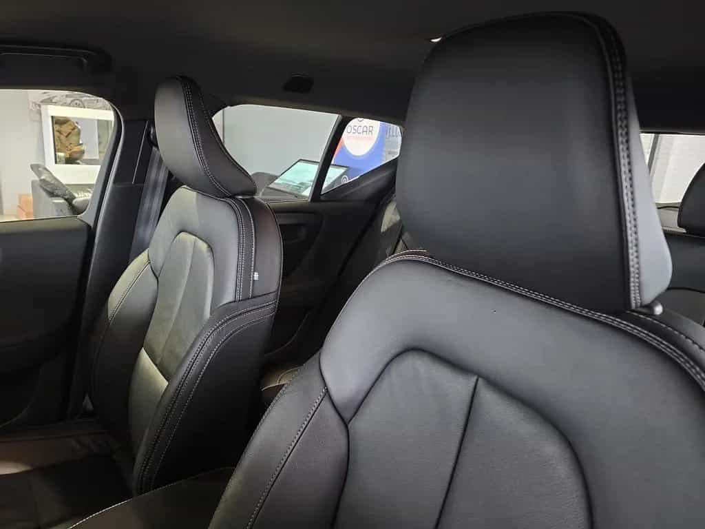 Volvo XC40 B4 R-Design ACC 360° Leder 19Zoll WinterPkt 03/2022-photo-18