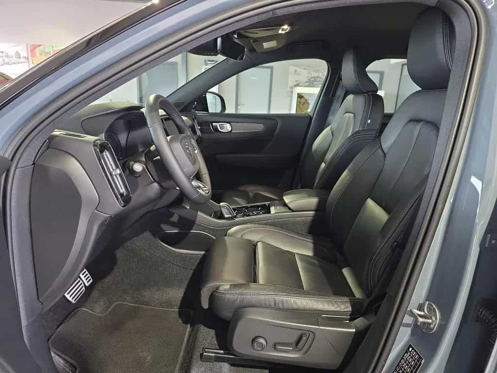 Volvo XC40 B4 R-Design ACC 360° Leder 19Zoll WinterPkt 03/2022-photo-19