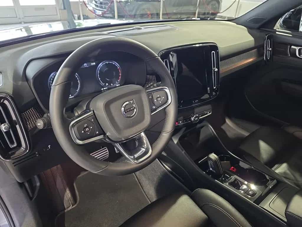 Volvo XC40 B4 R-Design ACC 360° Leder 19Zoll WinterPkt 03/2022-photo-20