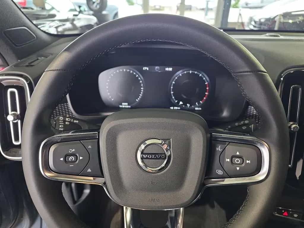 Volvo XC40 B4 R-Design ACC 360° Leder 19Zoll WinterPkt 03/2022-photo-21