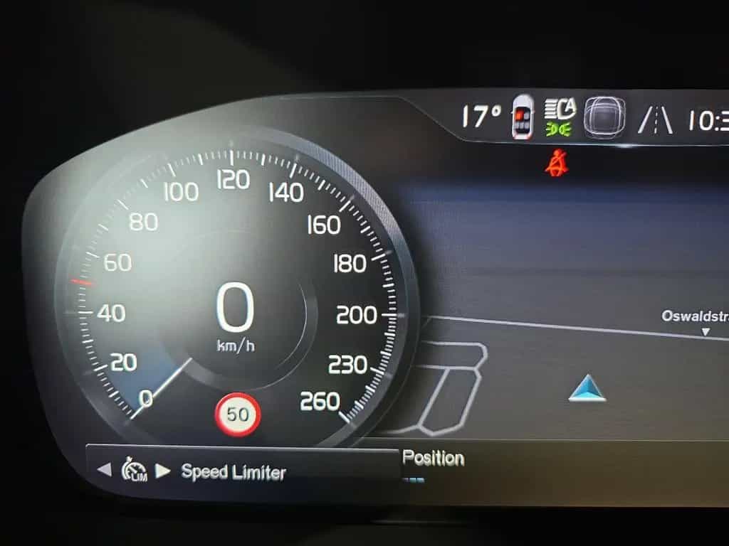 Volvo XC40 B4 R-Design ACC 360° Leder 19Zoll WinterPkt 03/2022-photo-25
