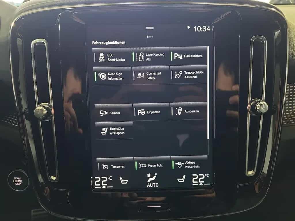 Volvo XC40 B4 R-Design ACC 360° Leder 19Zoll WinterPkt 03/2022-photo-27