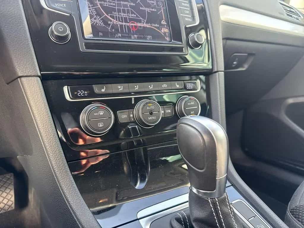 Volkswagen Golf VII Lim. Cup BMT 1.6 TDI Bi-Xenon NAVI 03/2015-photo-18