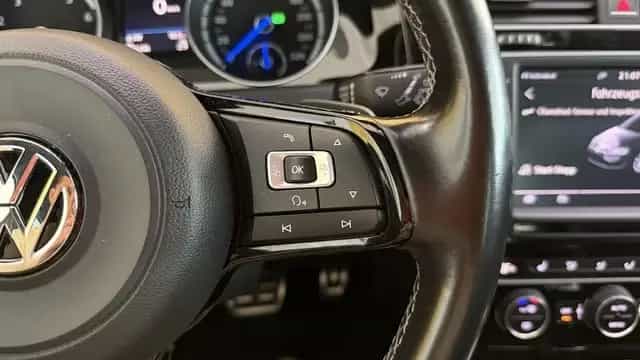 Volkswagen Golf VII R BMT 4Motion*AUTOMATIK*SHZ*NAVI* 02/2017-photo-23