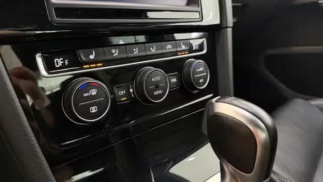 Volkswagen Golf VII R BMT 4Motion*AUTOMATIK*SHZ*NAVI* 02/2017-photo-29