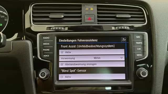 Volkswagen Golf VII R BMT 4Motion*AUTOMATIK*SHZ*NAVI* 02/2017-photo-32
