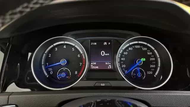Volkswagen Golf VII R BMT 4Motion*AUTOMATIK*SHZ*NAVI* 02/2017-photo-35