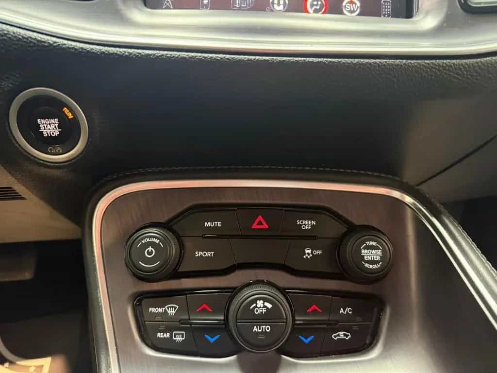 Dodge Challenger *SHZ*PDC*Start-Stopp*8-Fach* 02/2017-photo-17