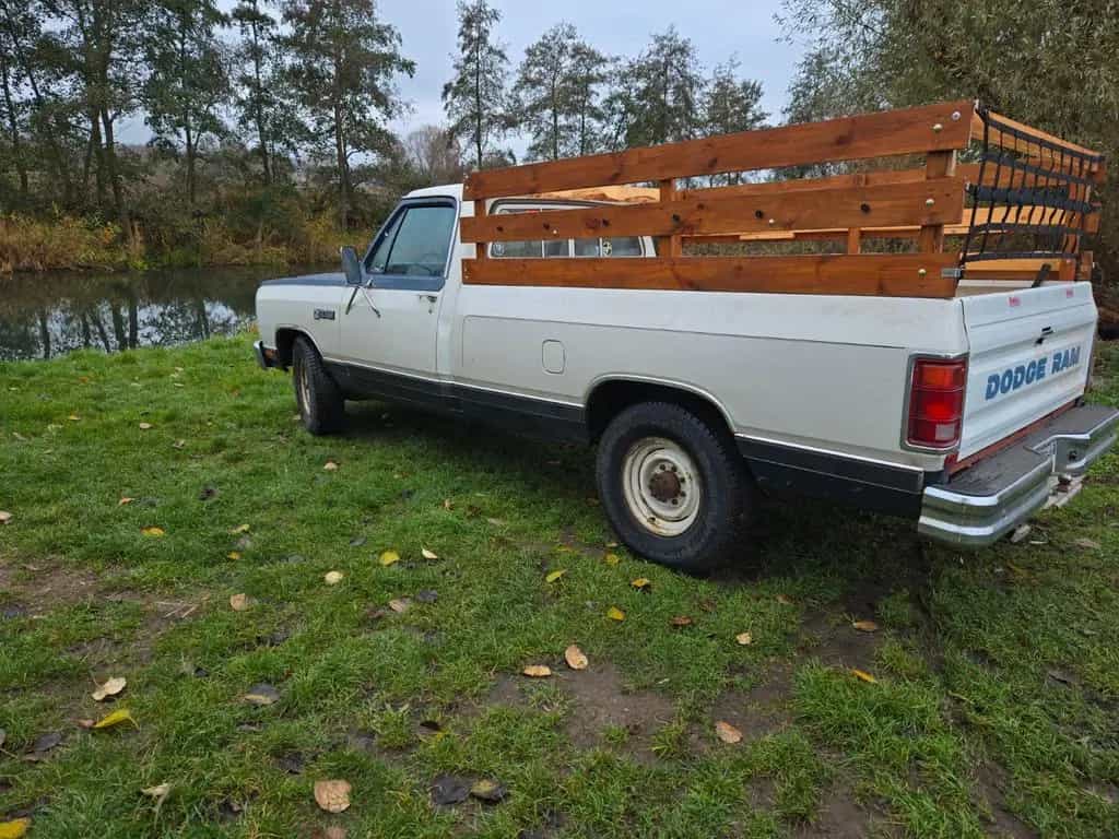 Dodge RAM d 350 royal se 07/1986-photo-1