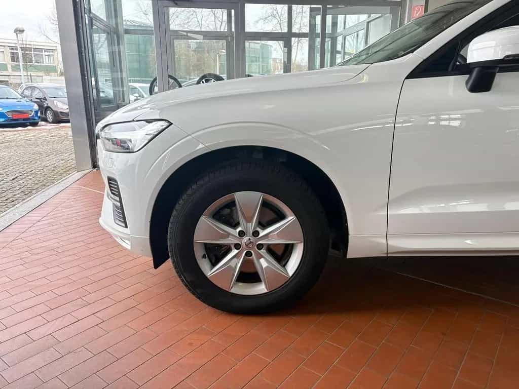 Volvo XC 60 B4 AUTOMATIK-NAVI-LEDER-AHK-DAB+KAMERA 02/2022-photo-1