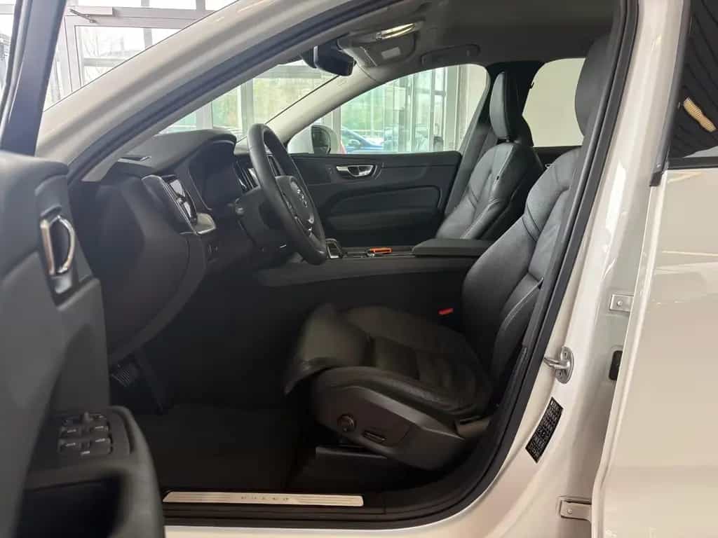 Volvo XC 60 B4 AUTOMATIK-NAVI-LEDER-AHK-DAB+KAMERA 02/2022-photo-10