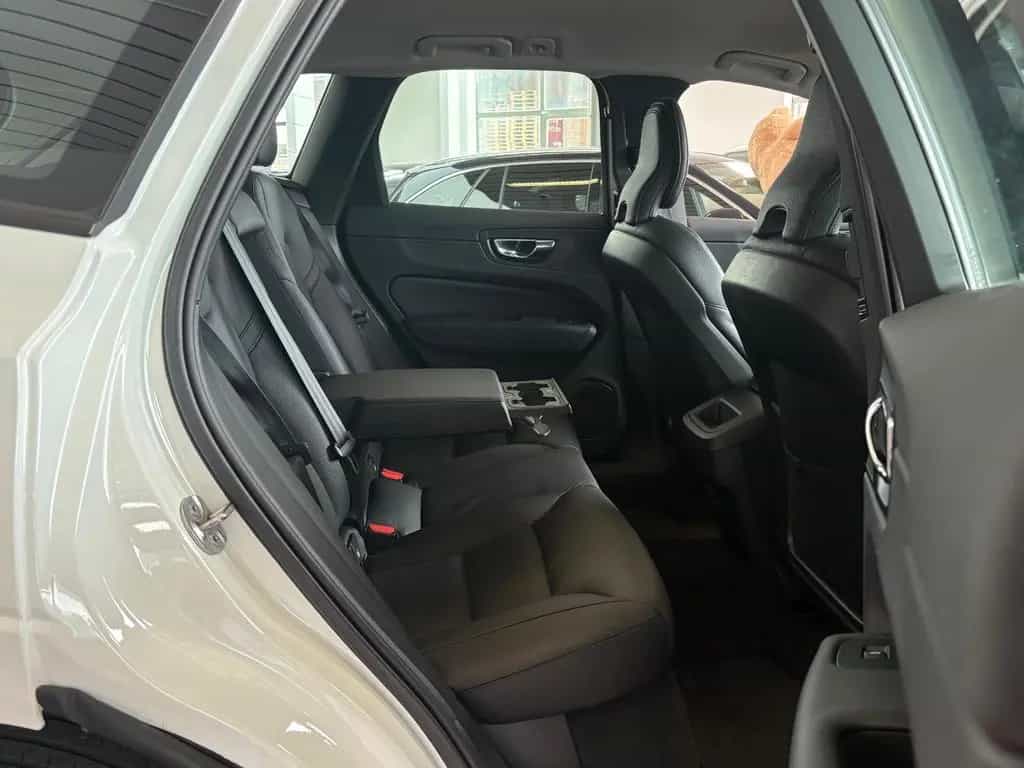 Volvo XC 60 B4 AUTOMATIK-NAVI-LEDER-AHK-DAB+KAMERA 02/2022-photo-12