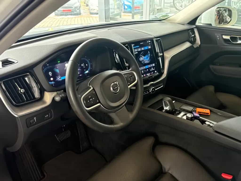 Volvo XC 60 B4 AUTOMATIK-NAVI-LEDER-AHK-DAB+KAMERA 02/2022-photo-13