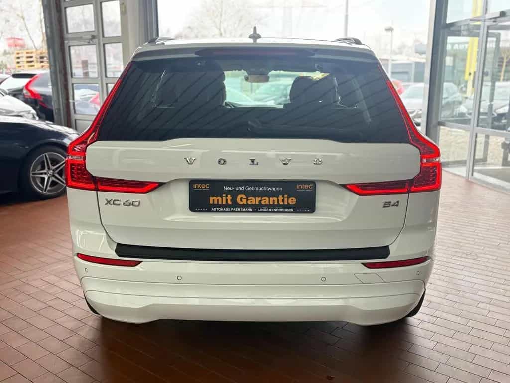 Volvo XC 60 B4 AUTOMATIK-NAVI-LEDER-AHK-DAB+KAMERA 02/2022-photo-2